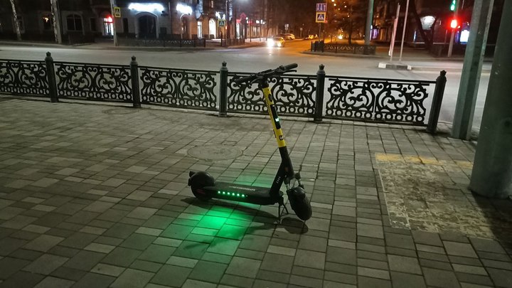 Полиция наказала кузбасских школьников за опасную езду на самокатах