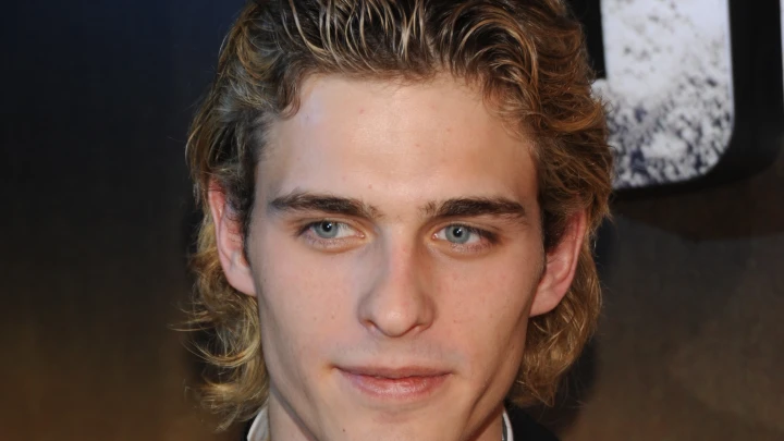 В кино не снимается, живёт с мамой и много пьёт. Что произошло со звездой Обитаемого острова?