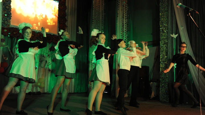 Табу на нерусскую музыку: в свердловском городе на последних звонках отменили танцы под иностранные песни