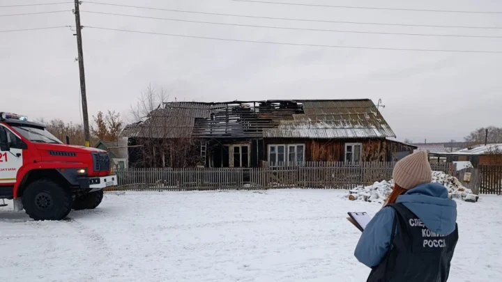 Школьница погибла при пожаре в частном доме в Новосибирской области