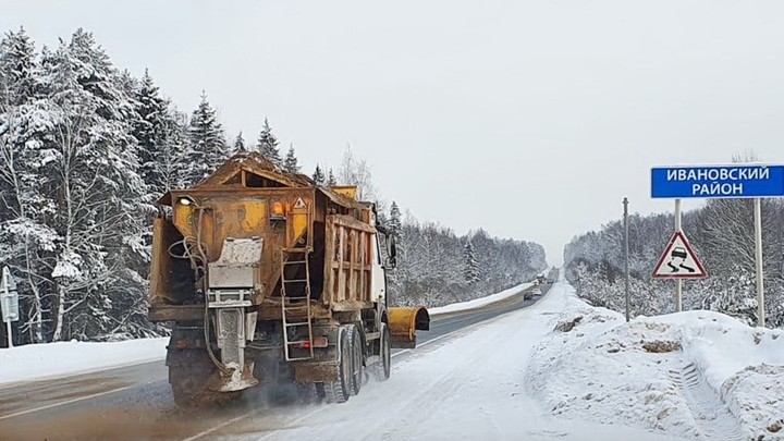 Из-за сильного снегопада дорожники Ивановской области работают в усиленном режиме