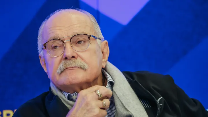 Семь скандалов за 5 месяцев. Жога добивает Ельцин Центр? Михалков подготовил почву