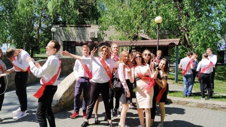 Курганцев попросили: Помогите сиротам стать красивыми на выпускных