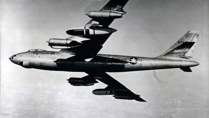 Версию авиаудара по группе Дятлова оценил военный эксперт: Тела имели специфические поражения…