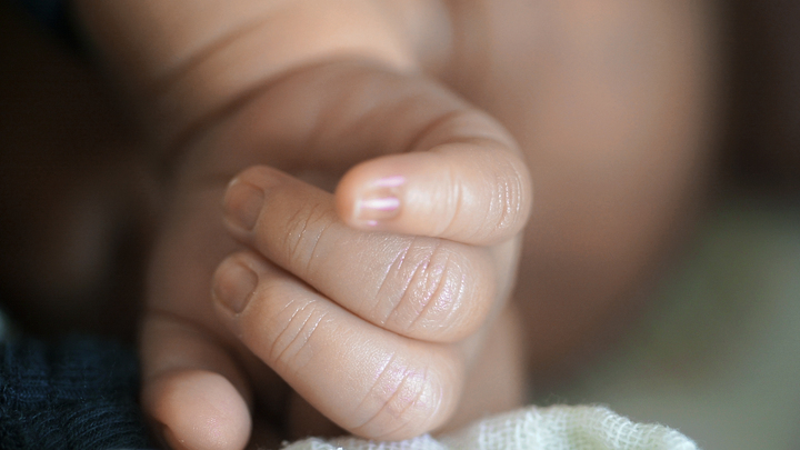 Бастрыкин потребовал доклад о новорождённой девочке, в которой врачи забыли катетер