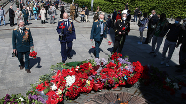 Простые украинцы всё помнят: День Победы в Киеве пошёл не по плану