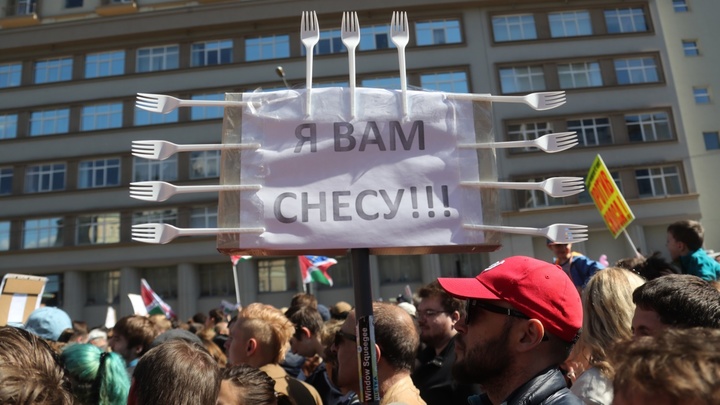 Страсти по реновации: как социальную тему превратили в карнавал