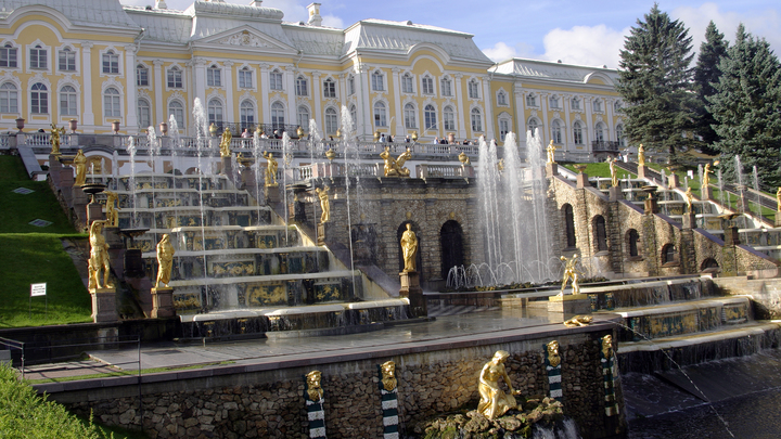 Иностранцы не приехали, местные отнеслись недобро: В музее Петергоф подсчитали убытки