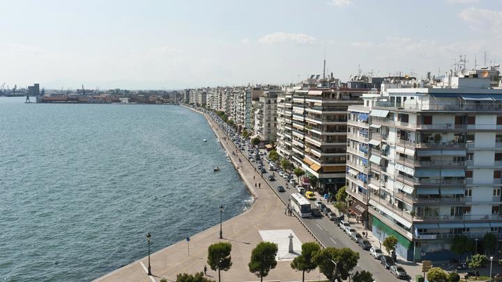 Дешевые и бесперспективные провокации Азербайджана в Греции теперь — и на автобусных остановках