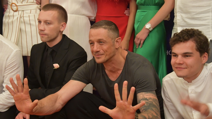 Сын Любови Полищук заинтриговал поклонников красивыми... ногами