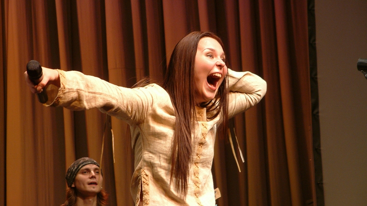 Вика Цыганова раскритиковала члена жюри КВН Пелагею за отсутствие реакции на пошлый номер