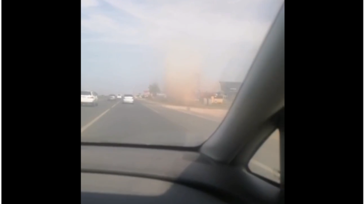А обещали торнадо: в Самарской области сняли на видео пылевой вихрь