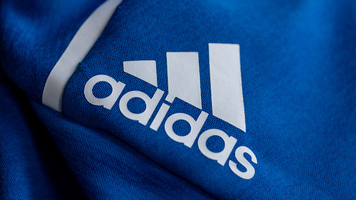 Стало известно, когда в Екатеринбурге закроют магазины Adidas