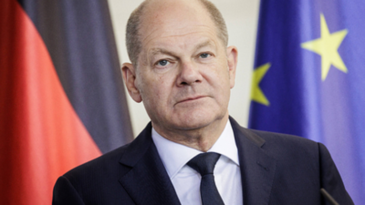 Русские, спасайте: Нырнувшая в зелёное болото Германия взмолилась о помощи