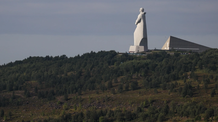 Реконструкция мурманского аэропорта обернулась пропажей двух млрд рублей