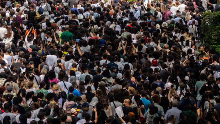 Во Франции намерены за несколько часов решить беспорядки: В ход идёт бронетехника