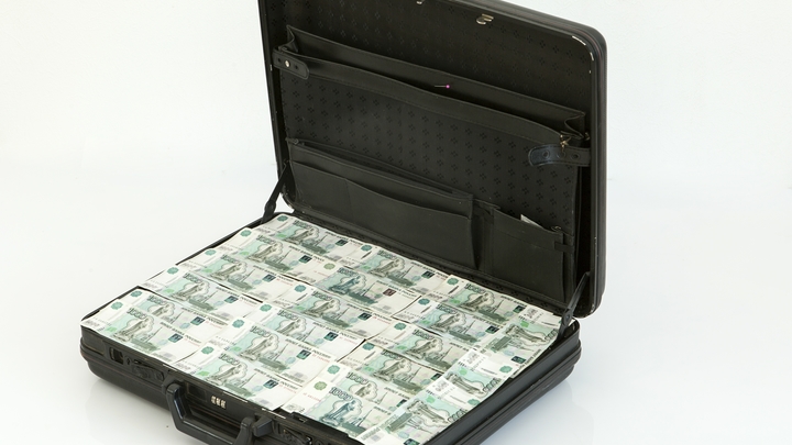 Прокололся из-за чемодана? Миллионы арестованного мэра Усть-Кута утекли в соцсети