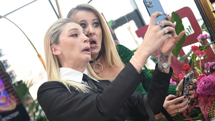 Вот это поворот: В скандал с голой вечеринкой вмешалась именитая пенсионерка