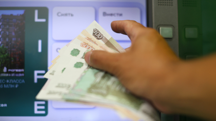 Крупный сотовый оператор предупредил екатеринбуржцев о введении комиссии за пополнение счета