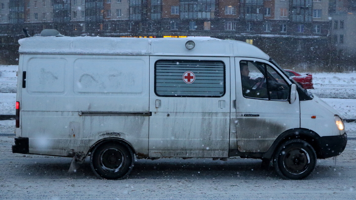 Выпавшего с 13-го этажа турецкого студента спасают в Москве