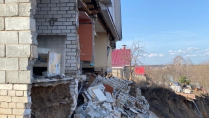 Уголовное дело о халатности завели после обрушения части дома в Кстовском районе