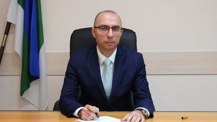 Хотел на СВО – попал под стражу: глава администрации Печера арестован за взятку