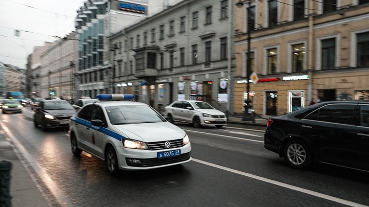 В Санкт-Петербурге засняли на видео жестокое избиение мужчины на улице Декабристов