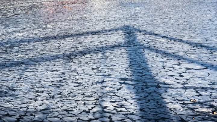 Пали в неравной схватке с русским медведем и генералом Морозом: Медведев устроил похороны ЕС