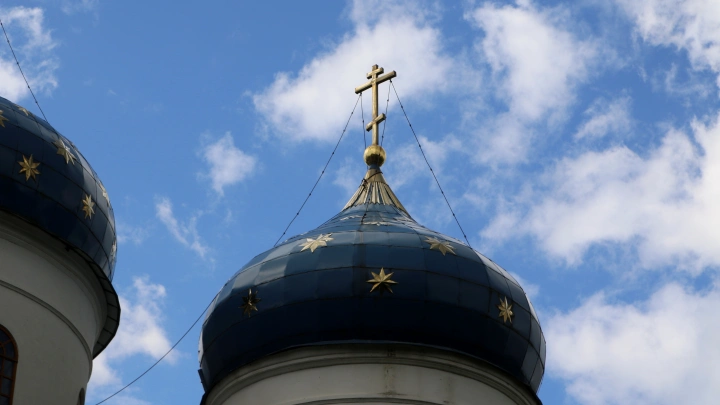 Больше никаких крестопадов: Путин подписал закон о защите религиозных символов