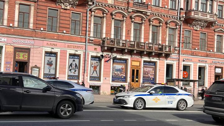 Врезался в ребенка и скрылся: в Петербурге разыскивают наглого самокатчика