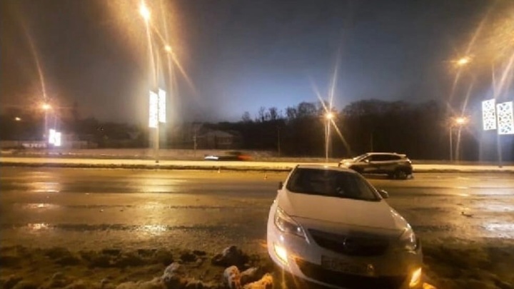Поплатился головой: в Самаре в ДТП с двумя автомобилями пострадал пешеход