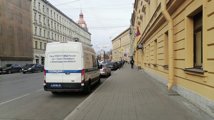 В Петербурге задержали четверых подростков за стрельбу у здания прокуратуры