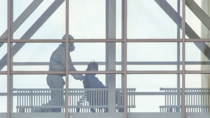 Как выявить рак по цвету лица: Онколог указал на тревожный признак