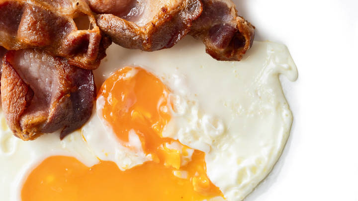 Удар по молодости и здоровью: Врач рассказала о разрушающем организм завтраке