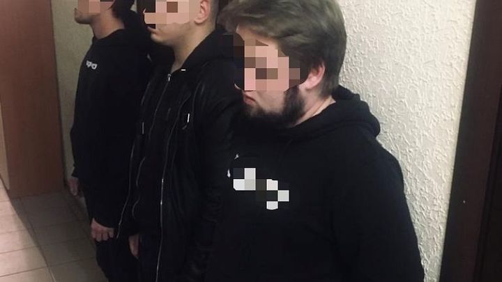 В Краснодаре задержали парней, которые пытались заманить мальчика в машину чипсами и газировкой