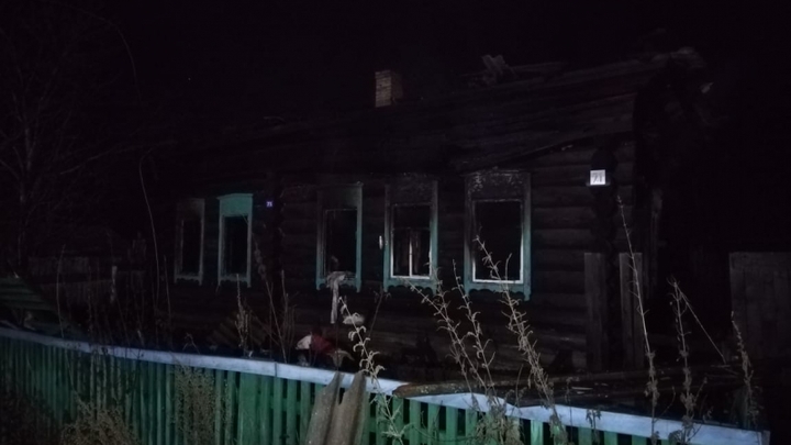Двое маленьких детей погибли при пожаре в селе Красноярского края