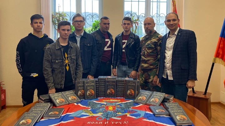 Ивановские общественники начали раздавать молодежи книгу Юрия Бондарева «Батальоны просят огня»