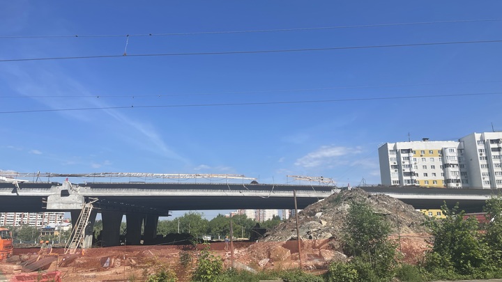 В Самаре установили первые балки на развязке через улицу Советской Армии