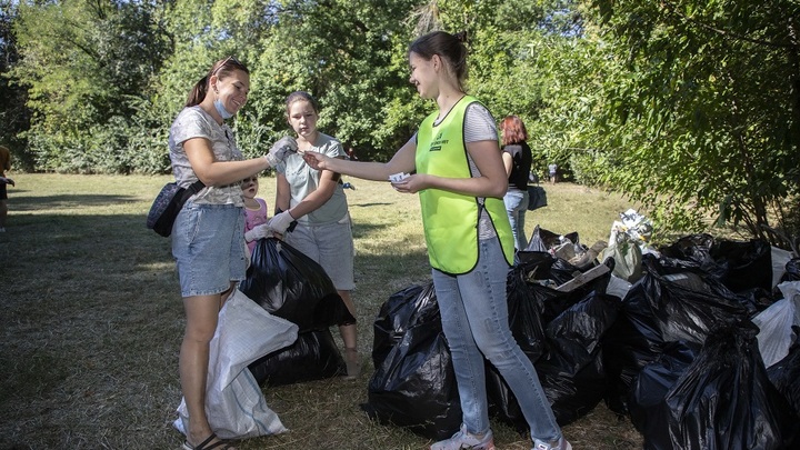 В Ростове-на-Дону из спасённой от вырубки рощи СКА вывезли 24 самосвала мусора
