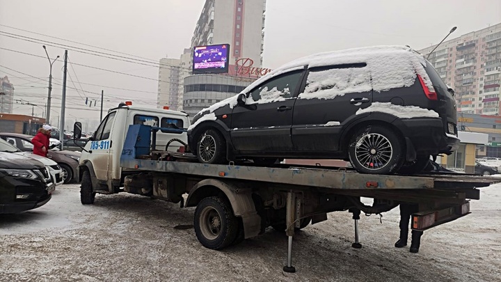Житель Кузбасса угнал у приставов своё авто и чуть не нарвался на уголовку