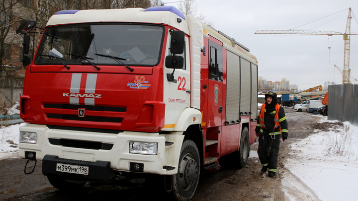 Легковушка опрокинула пожарную машину, ехавшую на вызов в Екатеринбурге