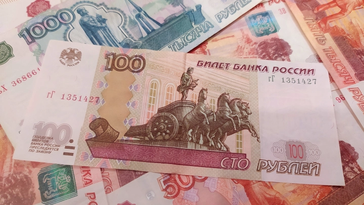 Средняя зарплата превысила 100 тысяч рублей в 11 регионах по данным за 2024 год