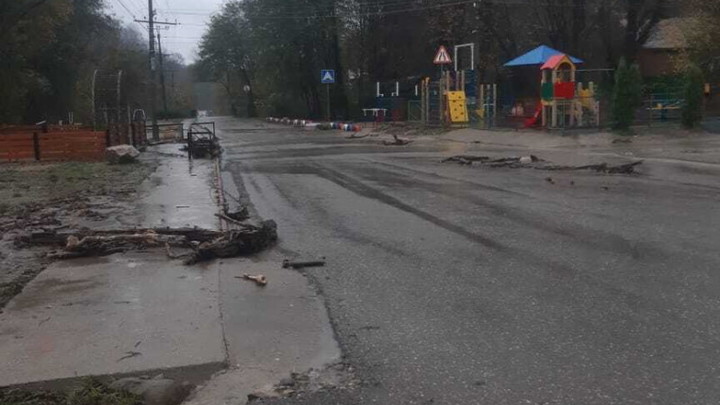 В Туапсинском районе из-за разгула стихи повреждены два моста и подтоплены несколько домов