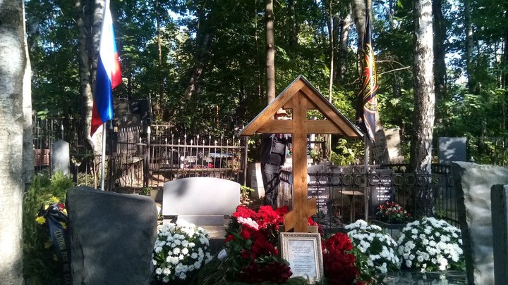 Мама Евгения Пригожина приехала на кладбище: Горькие кадры на 40-й день