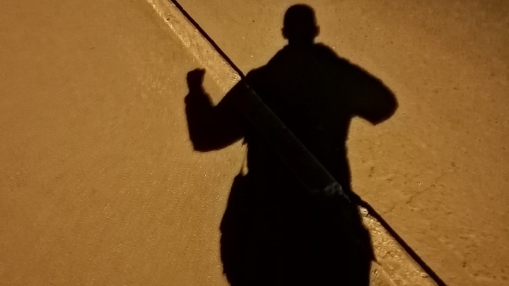 Блеснул дорогой вещицей: двое били, один оттаскивал