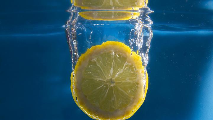 От старения спасёт лимон: Врач клиники МГУ поделилась хитростью при готовке