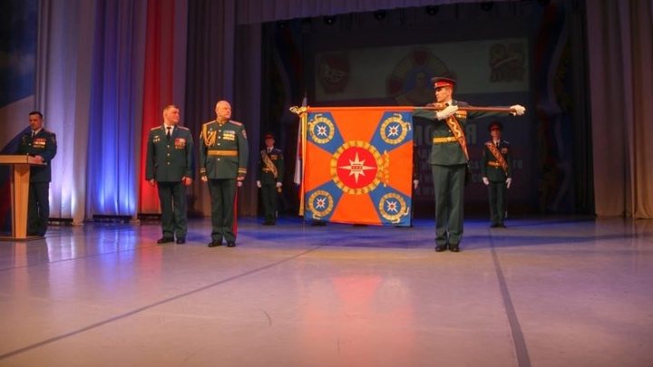 В Петербурге наградили росгвардейца медалью МЧС за спасение утопающего