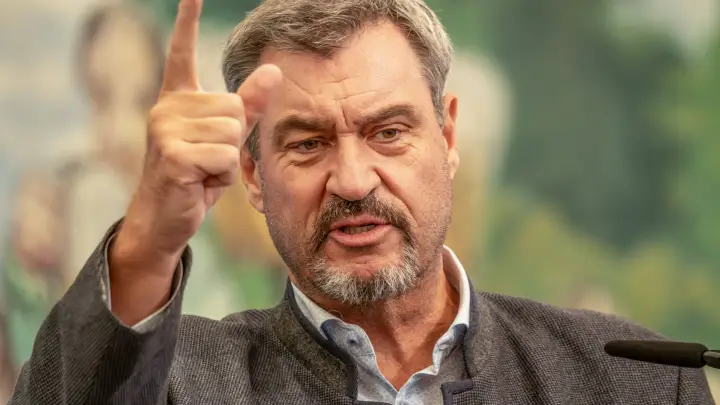 Баварский премьер Зёдер: украинских беженцев надо депортировать, лишив пособий