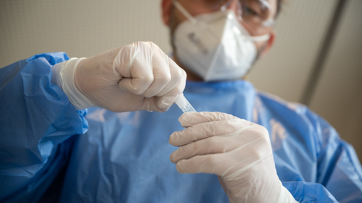 Новый тест на COVID вызвал необычную побочку: Люди ходят, как пингвины