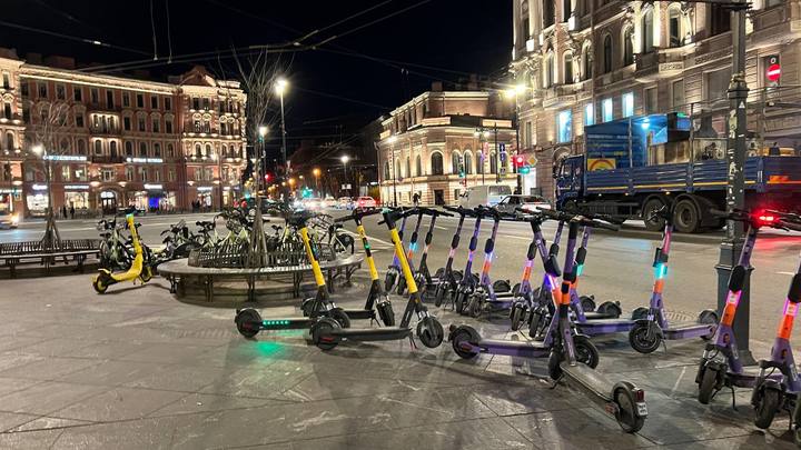 Взрыв самоката в Санкт-Петербурге попал на видео: пользователь кикшеринга в реанимации
